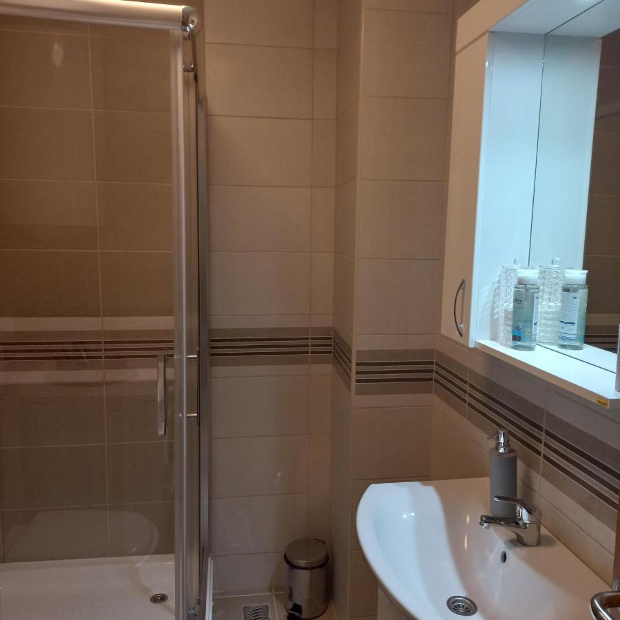 Apartman Lola ซูโบติกา ภายนอก รูปภาพ